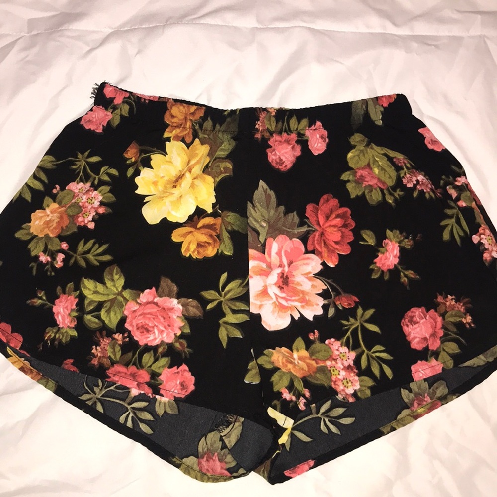 SHORTS - Picture 2 of 2